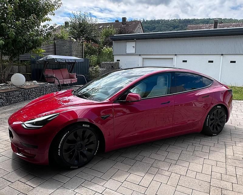 Gebraucht Tesla Model 3 Standard Range 220 kW (300 PS) 2021 Rot Limousine