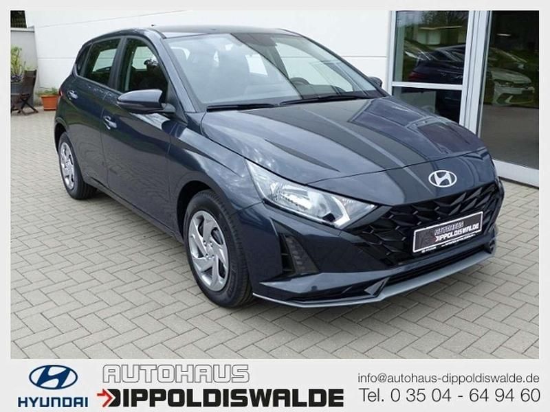 Grau Neu 2025 Hyundai i20 Select Kleinwagen | 18.990 € (Superpreis) - Bild 1/4