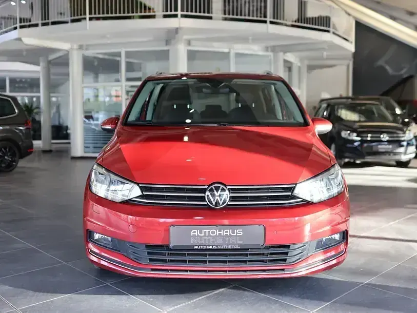 Gebraucht VW Touran Active 150 PS (110 kW) 2023 Kings red Van / Kleinbus