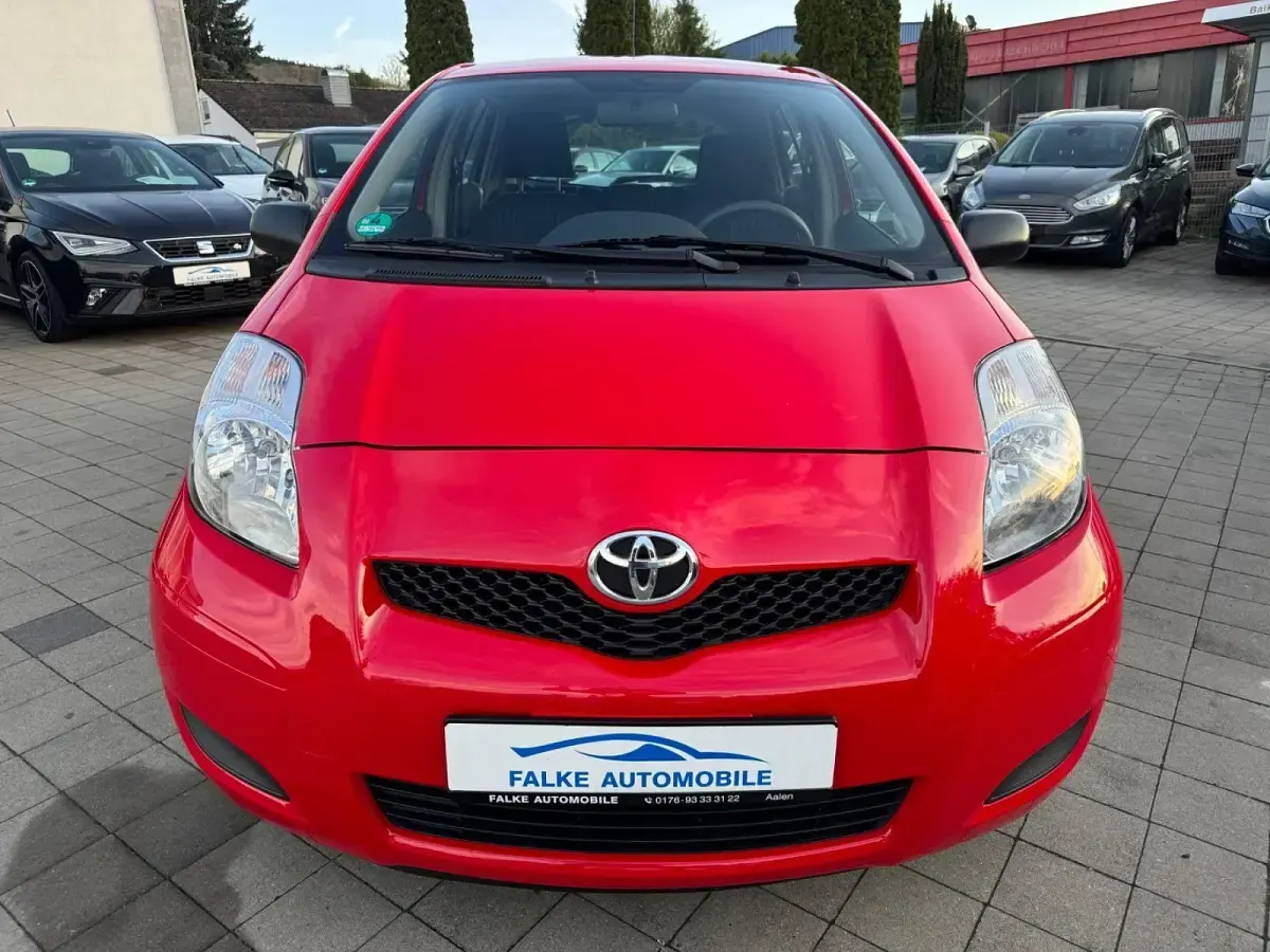 Gebraucht Toyota Yaris Basis 69 PS (50 kW) 2011 Rot Kleinwagen