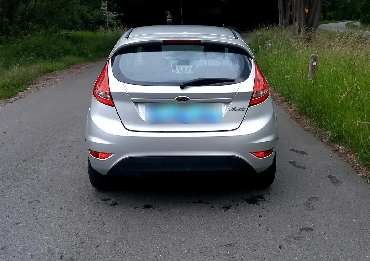 Gebraucht Ford Fiesta 60 PS (44 kW) 2011 Silber Limousine