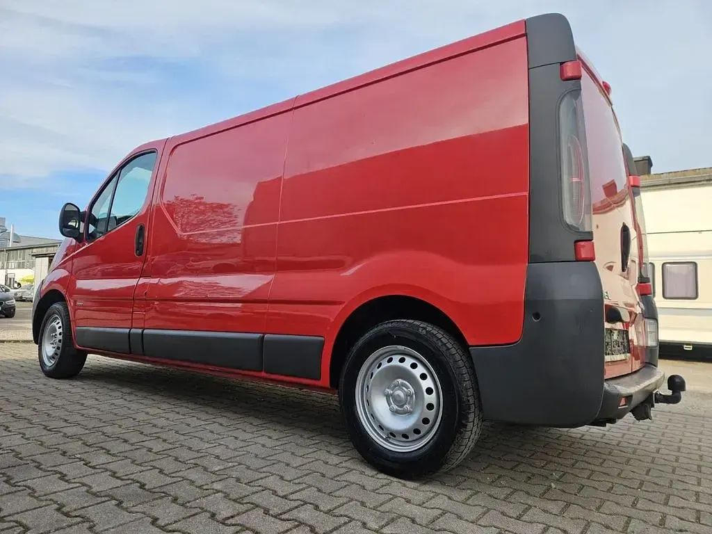 Second-hand Opel Vivaro 82 CP (60 kW) 2004 Roșu Monovolum