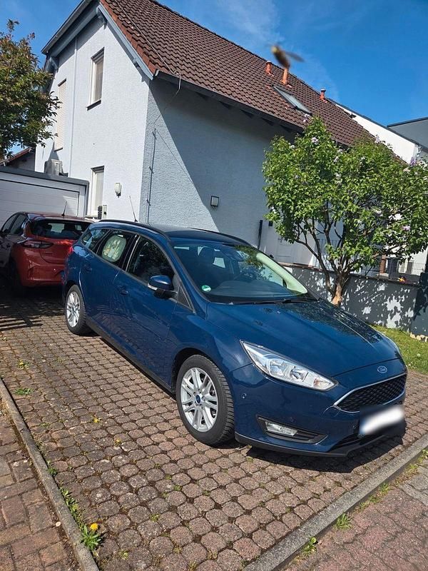 Gebraucht Ford Focus Trend 105 PS (77 kW) 2016 Blau Kombi