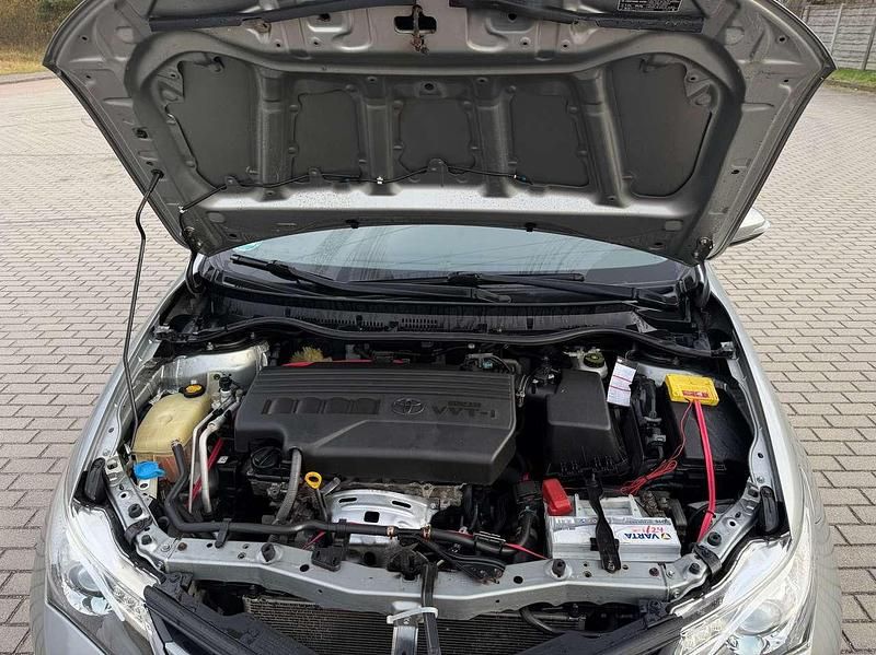 Gebraucht Toyota Auris Cool 99 PS (72 kW) 2012 Silber Kleinwagen