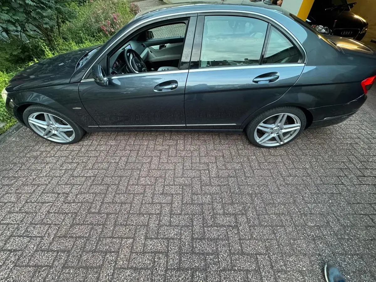 Gebraucht Mercedes C200 Avantgarde 160 PS (117 kW) 2009 Grau Limousine