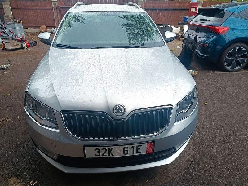 Silber Gebraucht 2016 Skoda Octavia Ambition Kombi | 7.800 € (Superpreis) - Bild 1/4