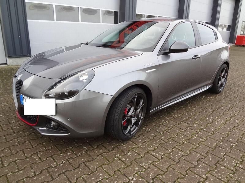 Grau Gebraucht 2017 Alfa Romeo Giulietta Veloce Kleinwagen | 17.200 € (Fairer Preis) - Bild 1/4
