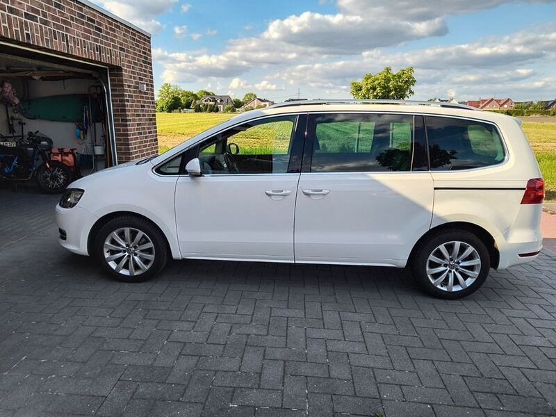 Weiß Gebraucht 2012 VW Sharan Highline Van / Kleinbus | 10.000 € (Guter Preis) - Bild 1/4