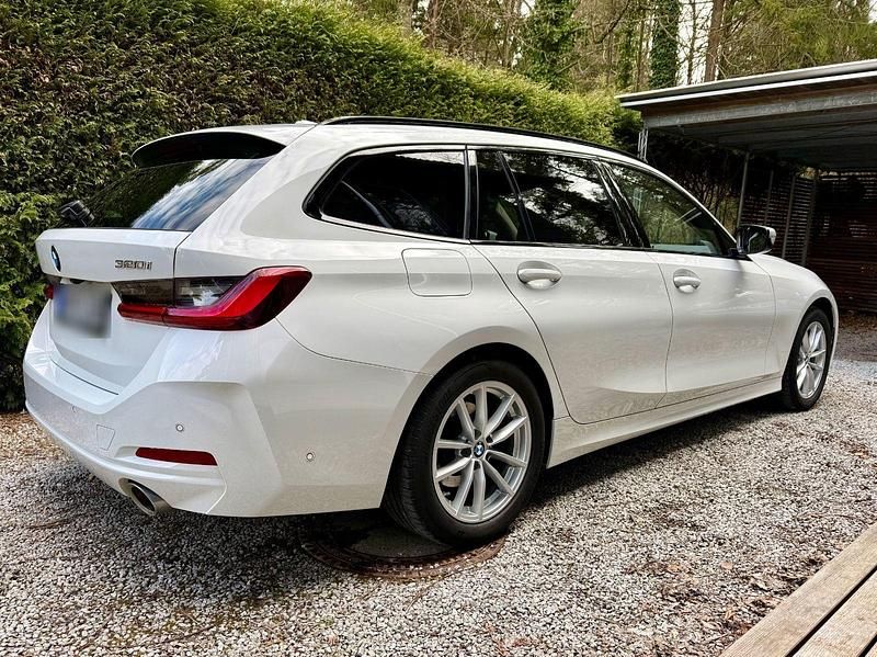 Gebraucht BMW 320 Shadowline 184 PS (135 kW) 2023 Weiß Kombi