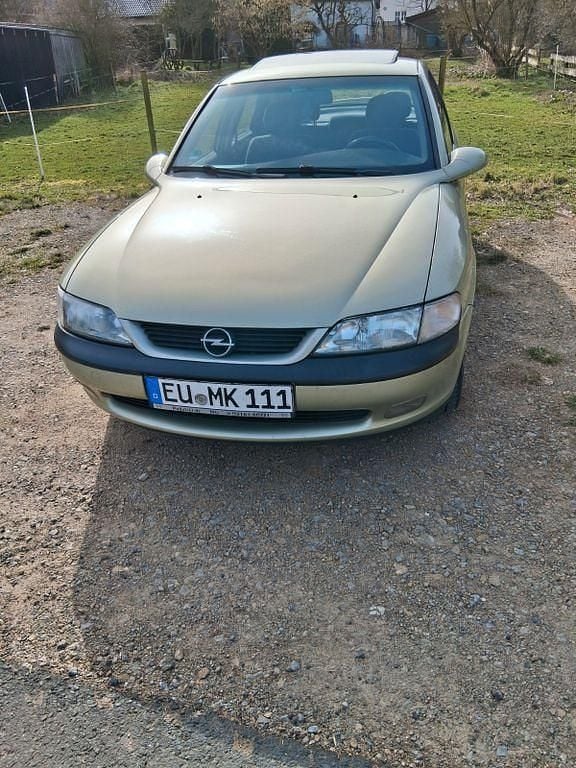 Gebraucht Opel Vectra 136 PS (100 kW) 1996 Gold Limousine