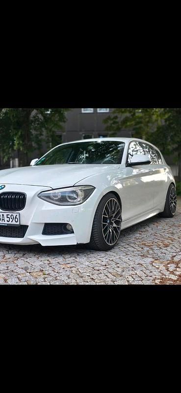 Weiß Gebraucht 2012 BMW 125 M Sport Kleinwagen | 6.000 € (Guter Preis) - Bild 1/4