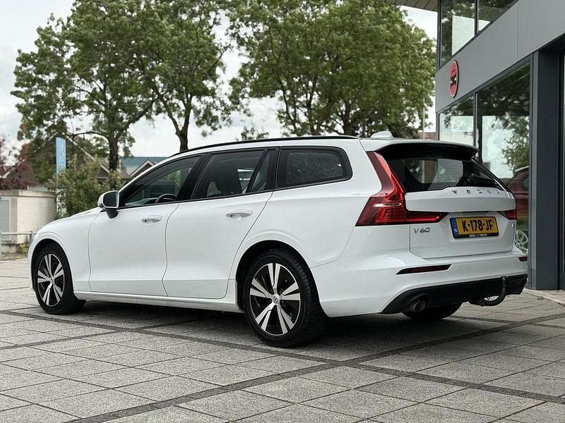 Gebraucht Volvo V60 Momentum 163 PS (119 kW) 2021 Weiß Kombi
