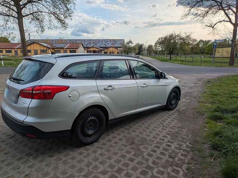 Usata Ford Focus 120 CV (88 kW) 2015 Argento Station wagon