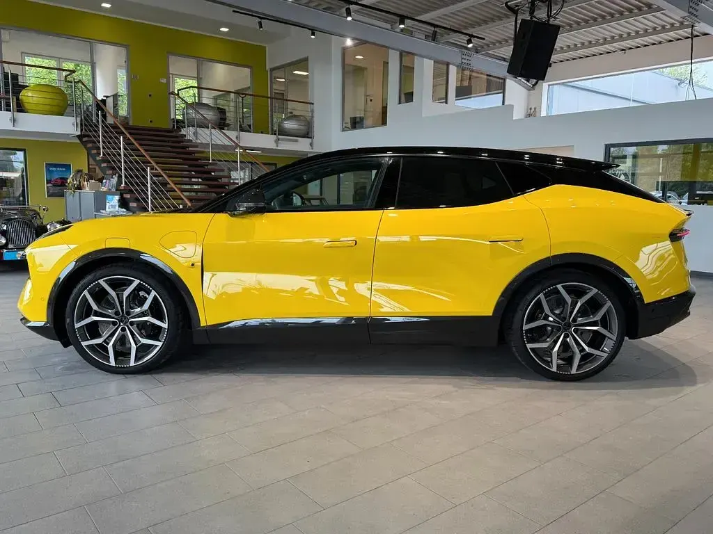 Używany Lotus Eletre 675 kW (918 KM) 2025 Żółty SUV
