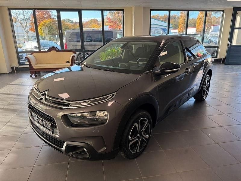 Grau Gebraucht 2020 Citroën C4 Shine SUV | 13.790 € (Superpreis) - Bild 1/4