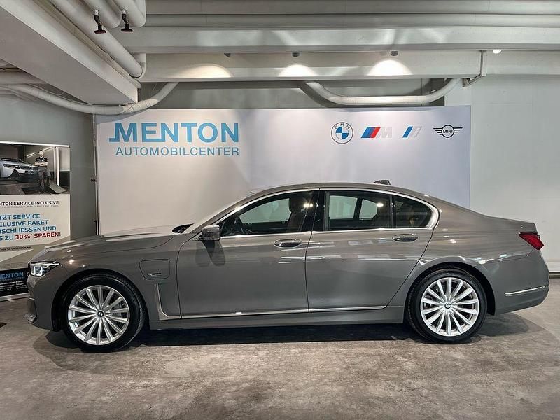 Gebraucht BMW 745e Sport Line 394 PS (289 kW) 2022 Grau Limousine