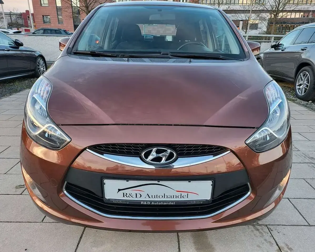 Gebraucht Hyundai ix20 Edition 125 PS (91 kW) 2015 Braun Kleinwagen