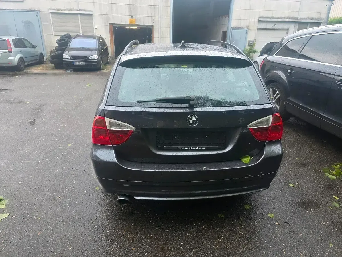 Gebraucht BMW 320 150 PS (110 kW) 2007 Grau Kombi