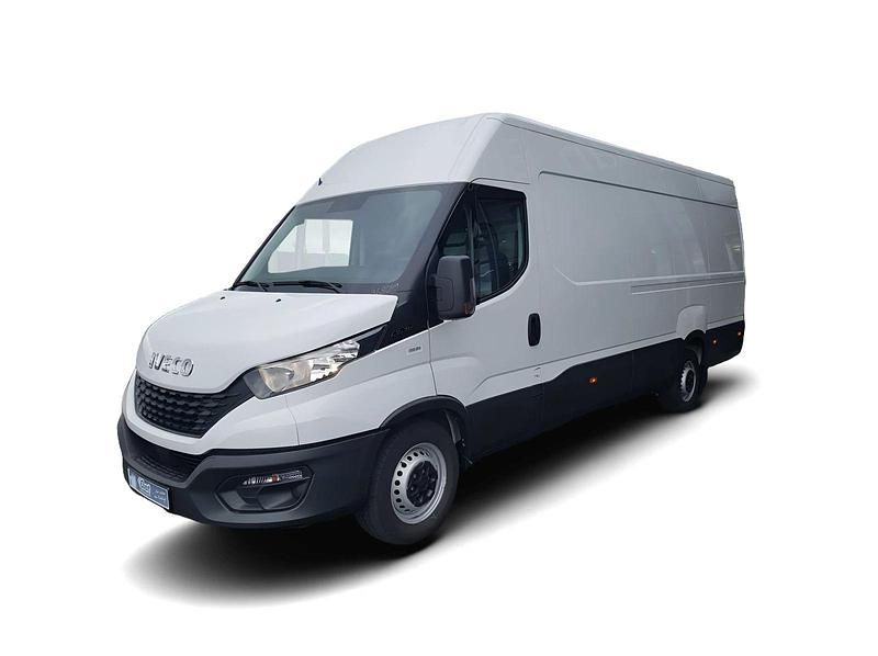 Weiss Gebraucht 2020 Iveco Daily Limousine | 28.380 € (Etwas zu teuer) - Bild 1/4