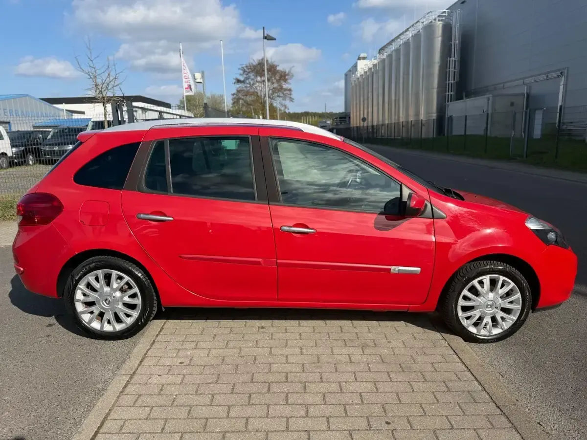 Gebraucht Renault Clio 111 PS (81 kW) 2009 Rot Kombi