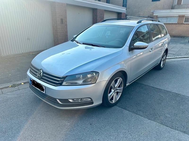 Gebraucht VW Passat 105 PS (77 kW) 2011 Silber Kombi