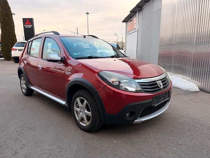 Gebraucht Dacia Sandero 84 PS (61 kW) 2012 Rot Limousine