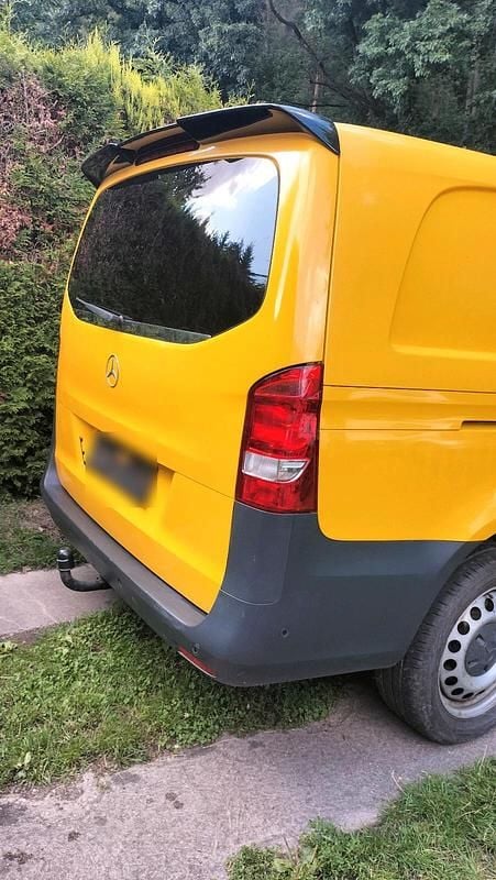 Second-hand Mercedes Vito 136 CP (100 kW) 2018 Galben Van