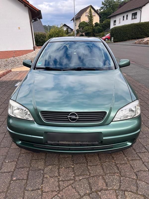 Grün Gebraucht 1999 Opel Astra Limousine | 600 € (Guter Preis) - Bild 1/4