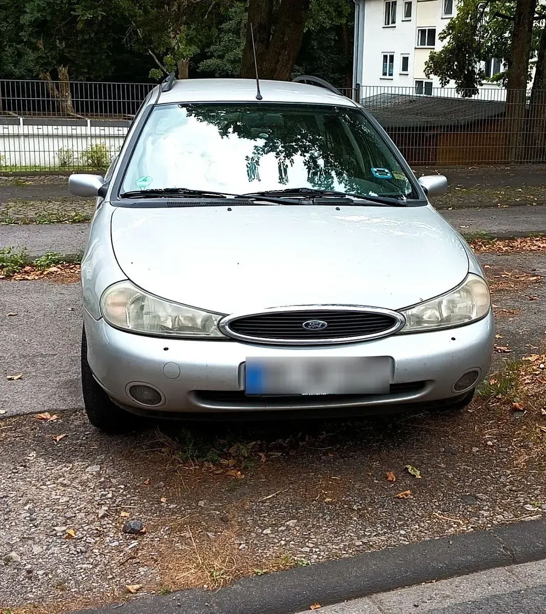 Gebraucht Ford Mondeo Ghia 131 PS (96 kW) 1999 Silber Kombi