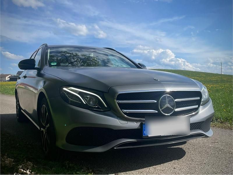 Grau Gebraucht 2019 Mercedes E400 Kombi | 27.000 € (Guter Preis) - Bild 1/4