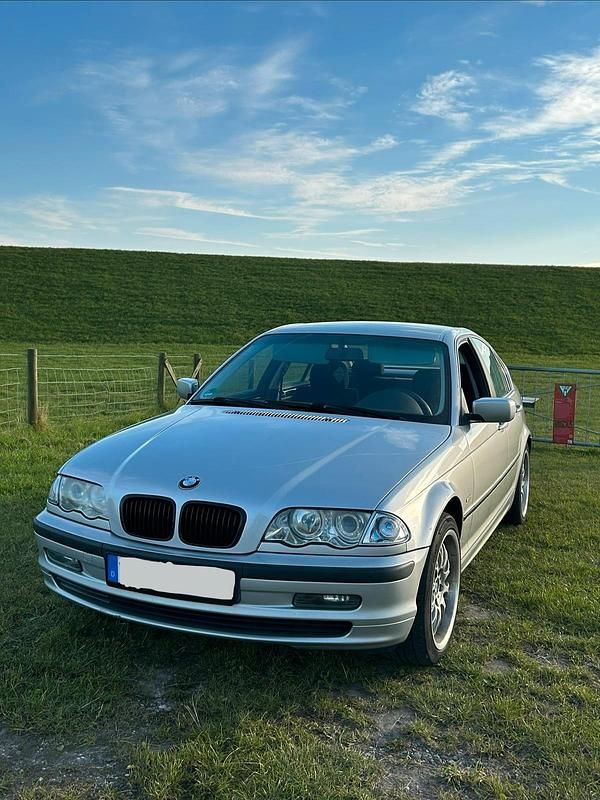 Silber Gebraucht 1998 BMW 320 Basis Limousine | 2.700 € (Guter Preis) - Bild 1/4