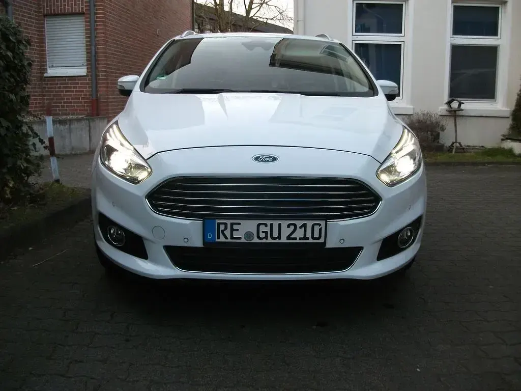Używany Ford S-MAX Titanium 160 KM (117 kW) 2017 Biały Minivan