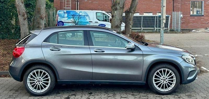 Gebraucht Mercedes GLA200 156 PS (114 kW) 2015 Grau SUV