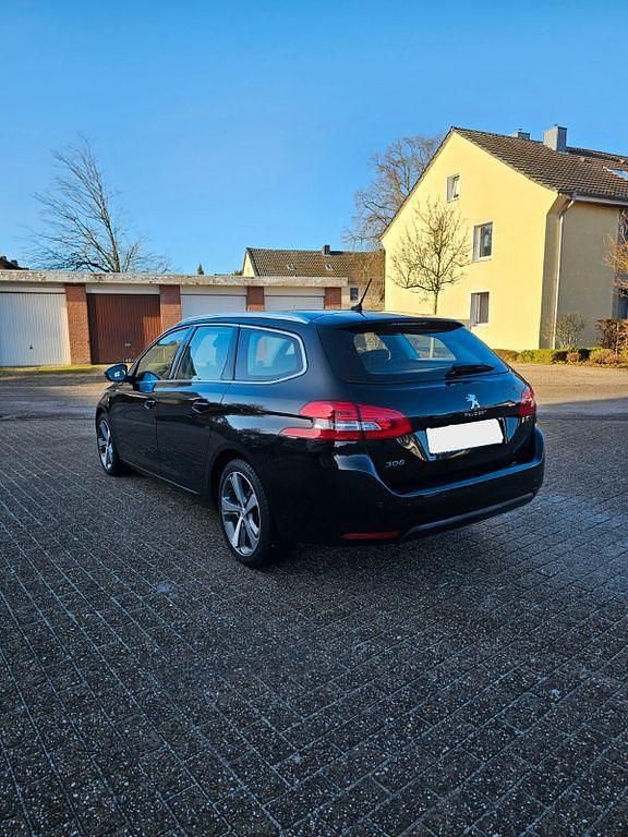 Gebraucht Peugeot 308 SW Allure 120 PS (88 kW) 2017 Schwarz Kombi