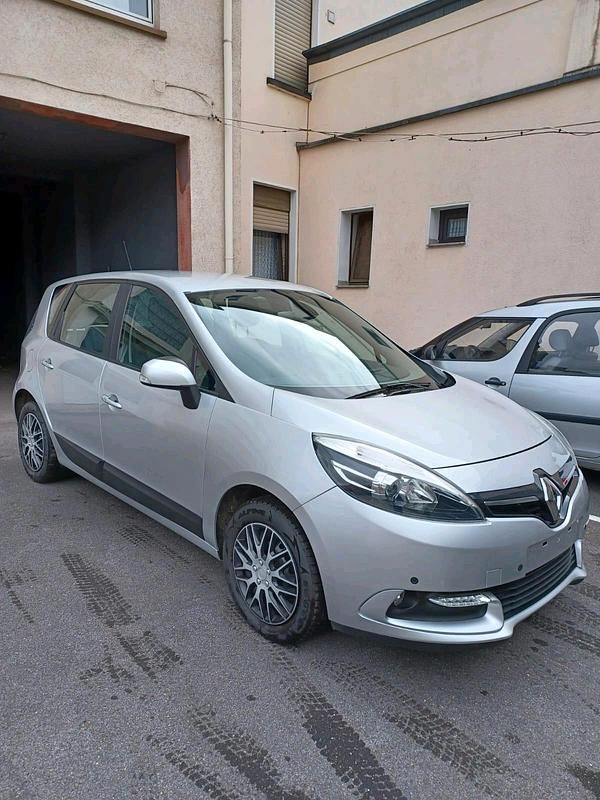 Silber Gebraucht 2014 Renault Mégane III Limousine | 4.500 € (Guter Preis) - Bild 1/4