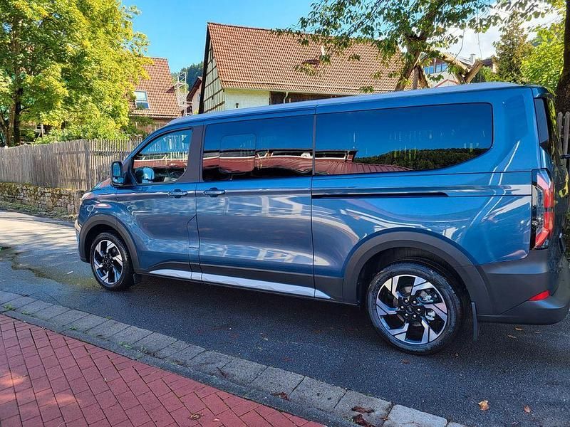 Neu Ford Tourneo Custom Active 170 PS (125 kW) 2025 Blau Van