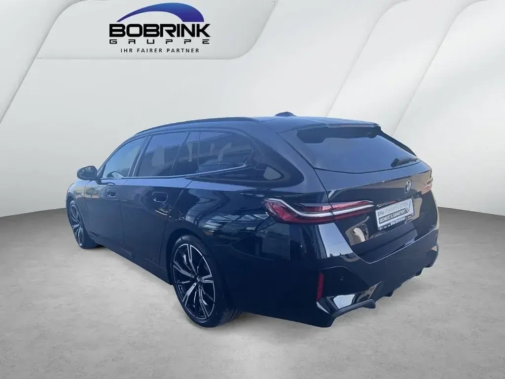Gebraucht BMW 520 M Sport 208 PS (152 kW) 2025 Schwarz Kombi