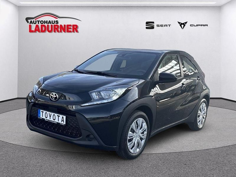 Schwarz Neu 2025 Toyota Aygo X-play Kleinwagen | 18.990 € - Bild 1/4