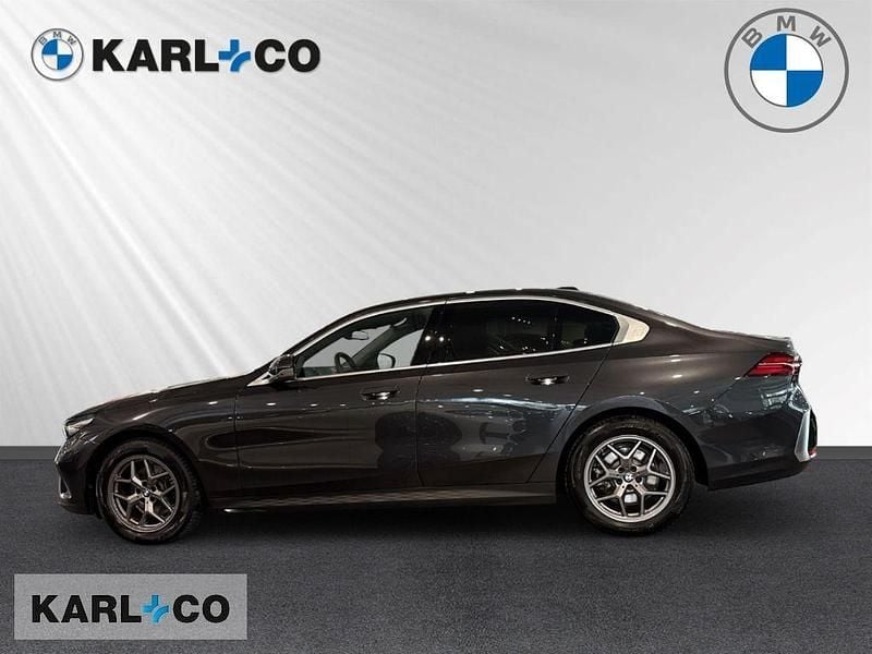 Gebraucht BMW 520 Sport Line 197 PS (144 kW) 2024 Grau Limousine