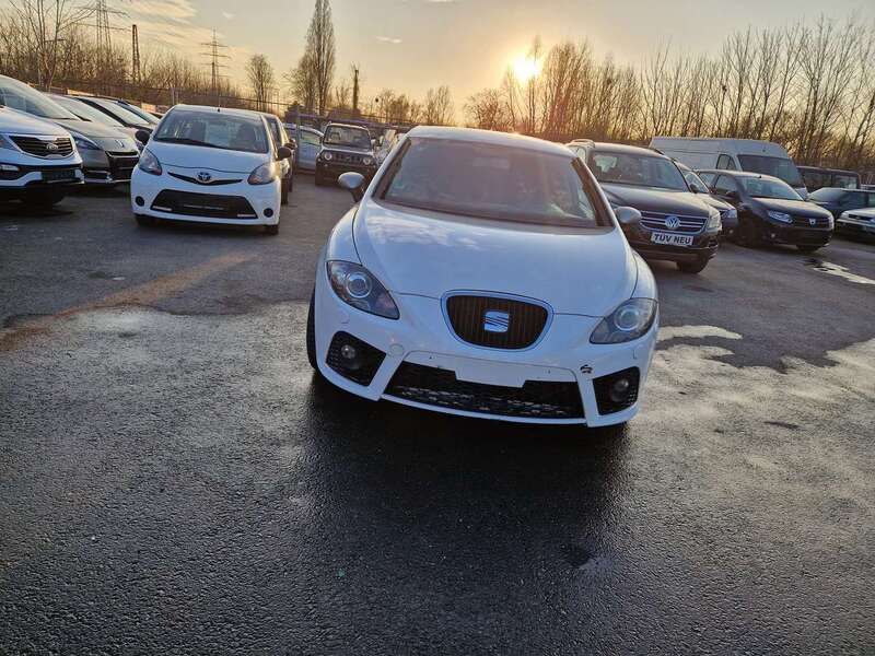 Weiß Gebraucht 2009 Seat Leon FR Kleinwagen | 1.990 € (Superpreis) - Bild 1/4