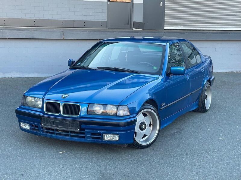 Blau Gebraucht 1992 BMW 325 Sport Line Limousine | 3.999 € - Bild 1/4