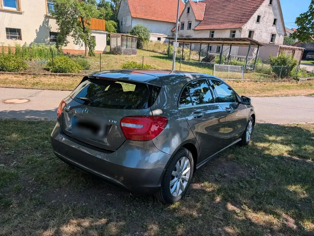 Gebraucht Mercedes A200 136 PS (100 kW) 2013 Grau Kleinwagen