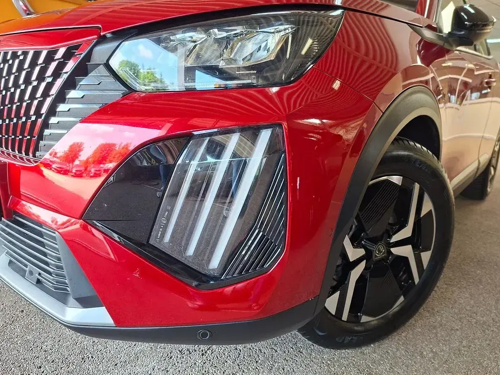 Gebraucht Peugeot 2008 Allure 136 PS (100 kW) 2025 Rot SUV