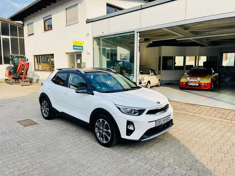 Weiß Gebraucht 2019 Kia Stonic Spirit SUV | 14.900 € (Fairer Preis) - Bild 1/4
