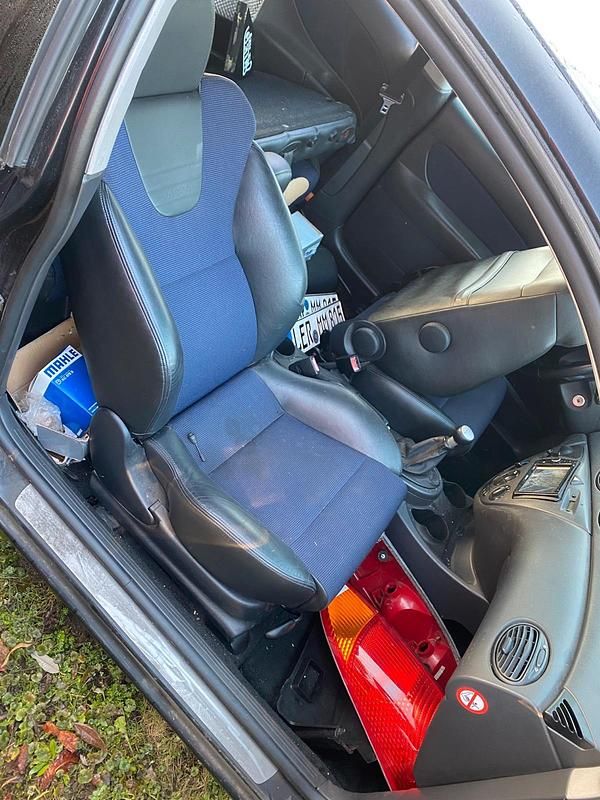 Gebraucht Ford Focus ST 173 PS (127 kW) 2002 Schwarz Kleinwagen