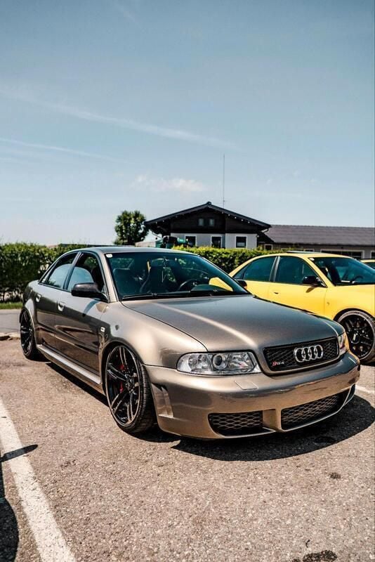 Silber Gebraucht 1998 Audi RS4 Limousine | 54.990 € - Bild 1/4