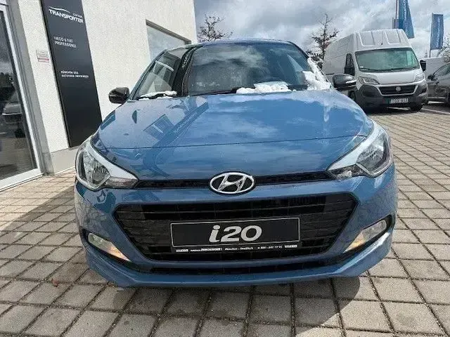 Gebraucht Hyundai i20 Passion 101 PS (74 kW) 2018 Blau Limousine