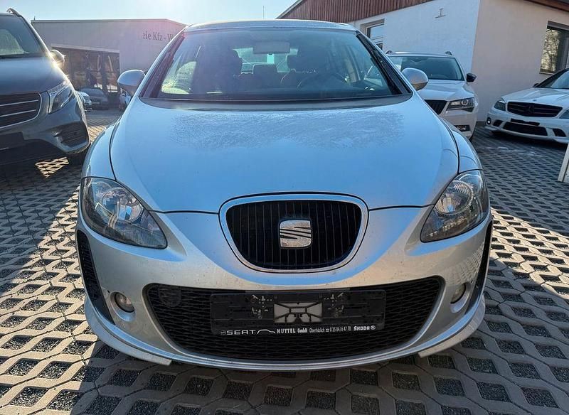Gebraucht Seat Leon Reference 125 PS (91 kW) 2010 Silber Limousine