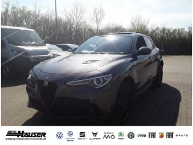 Grau Gebraucht 2022 Alfa Romeo Stelvio Quadrifoglio SUV | 53.975 € (Fairer Preis) - Bild 1/1