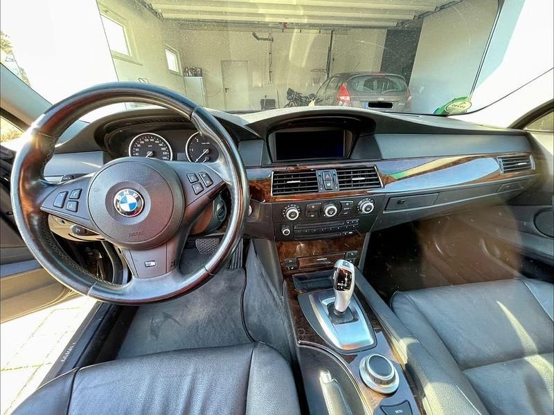 Gebraucht BMW 525 197 PS (144 kW) 2007 Schwarz Kombi